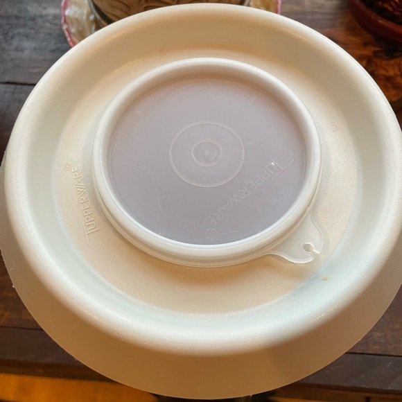 Tupperware Orange Mixing Bowl with Splash Proof Lid, 1.5 Liter vintage - Picture 2 of 8